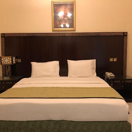 New Royal Mark Hotel Apartments Дубай Экстерьер фото